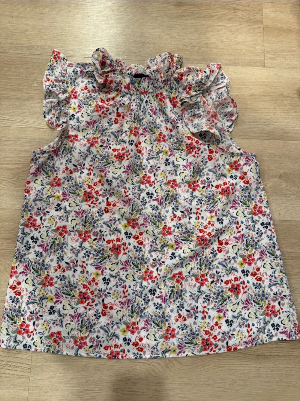 W5 Floral Ruffle Blouse in White & Multicolor Size small